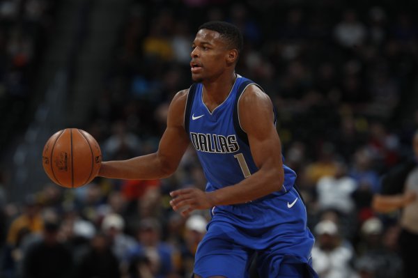 Stein: Mavericks đã ký hợp đồng với Dennis Smith để đảm bảo anh ấy có thể chơi cho đội DL