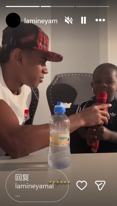 Trải nghiệm cảm giác hát K! Mạng xã hội Yamal đăng video tương tác với em trai