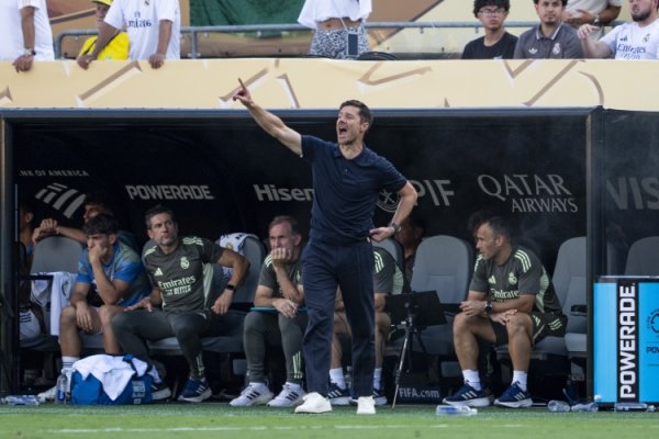 Marca phân tích 2 trận thua của Real Madrid: Những pha phối hợp và tạt bóng từ cánh của đối thủ đã t