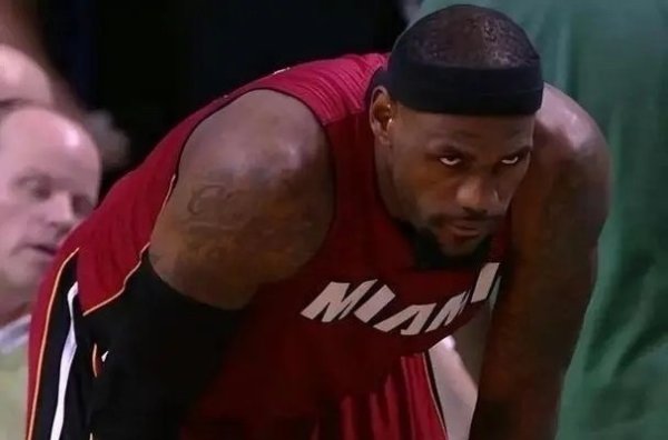 Đối thủ nào khiến bạn cảm thấy rằng bạn thực sự không thể làm gì để chống lại anh ta? Rondo: James ở