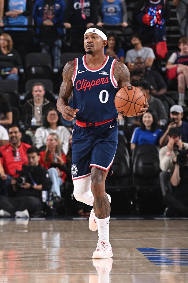 Bình luận: Bill kiếm được 833.000& mỗi trận và vẫn nhận được hàng chục triệu tiền mua lại. Clipp