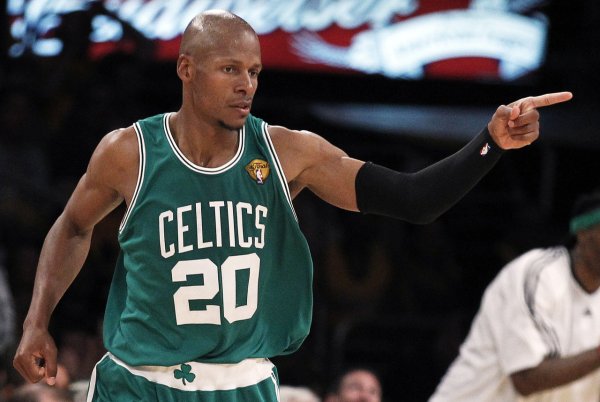 Tất cả các tay súng! Deron trả lời những câu hỏi kinh điển: bắt đầu Ray Allen, cho Miller ngồi dự bị